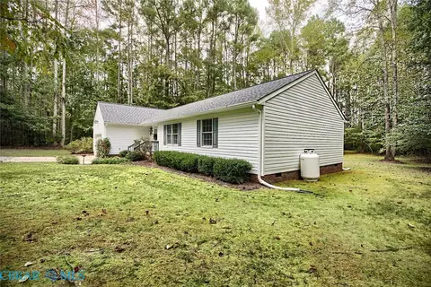 7095 Hunters Pointe Dr, Gloucester, VA 23061 photo 6