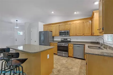 7095 Hunters Pointe Dr, Gloucester, VA 23061 photo 17