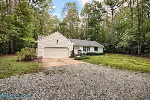 7095 Hunters Pointe Dr, Gloucester, VA 23061 photo 4