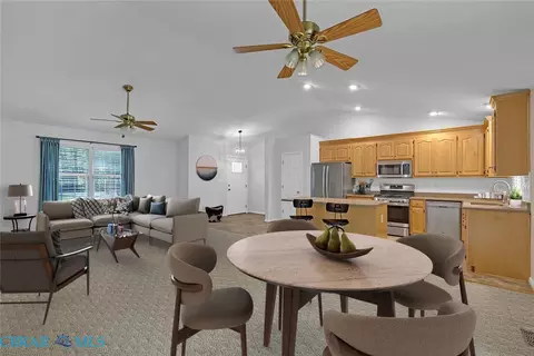 7095 Hunters Pointe Dr, Gloucester, VA 23061 photo 15