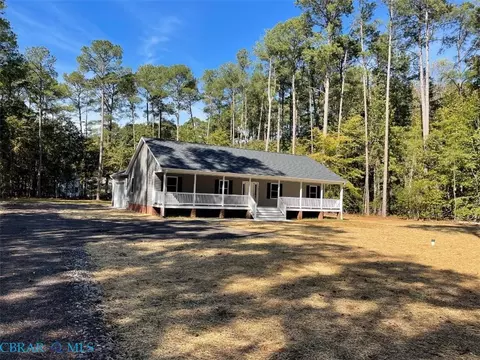 12306 Dogwood Trl, Gloucester, VA 23061