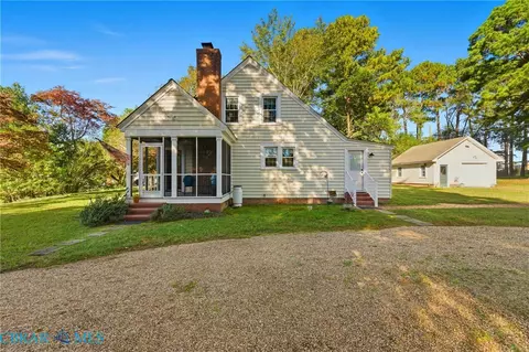 6837 Ware House Rd, Gloucester, VA 23061