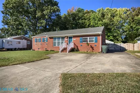 547 Almond Dr, Newport News, VA 23601