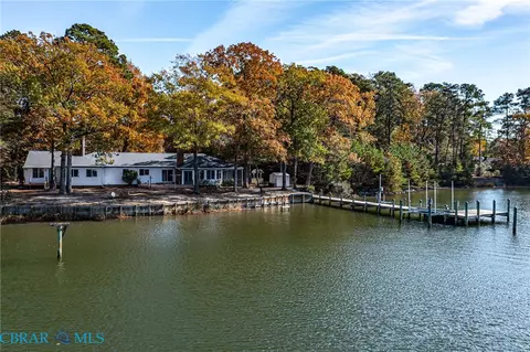 492 Pine Reach Dr, Kilmarnock, VA 22482