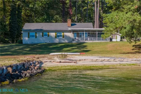 30 Birch Tree Trce, Deltaville, VA 23043