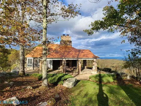 504 Airport Dr, Hot Springs, VA 24445