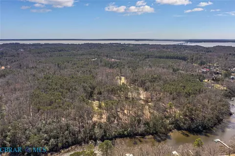 7 Irvington Rd, White Stone, VA 22578