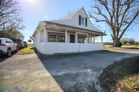 4028 Buena Vista Rd, Saluda, VA 23149