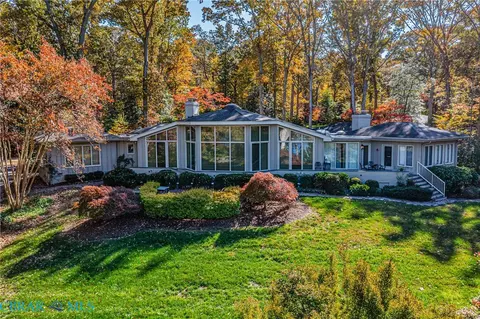 219 Red Fox Ln, Weems, VA 22576