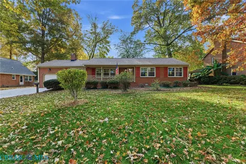 537 Kerry Lake Dr, Newport News, VA 23602