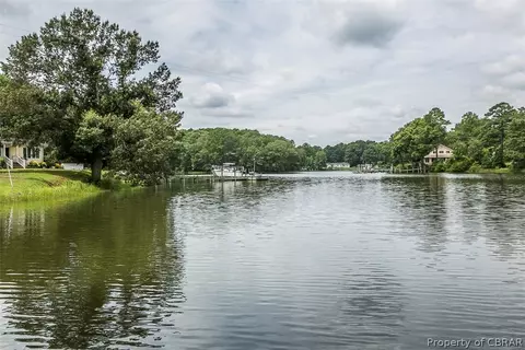 7330 Creekview Rd, Gloucester, VA 23061 photo 3