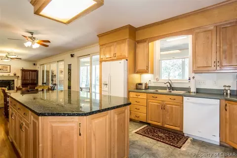7330 Creekview Rd, Gloucester, VA 23061 photo 11