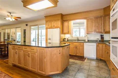 7330 Creekview Rd, Gloucester, VA 23061 photo 10