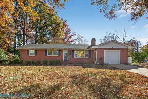 2 Luanita Ln, Newport News, VA 23606