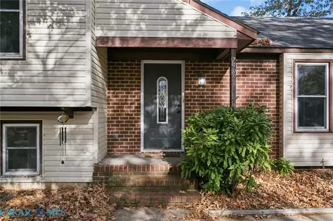 7499 Matoaka Ave, Gloucester Point, VA 23062 photo 2