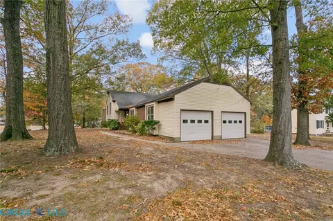 7499 Matoaka Ave, Gloucester Point, VA 23062 photo 3