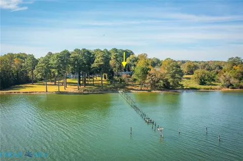 373 Sheppards Lndg, Christchurch, VA 23031