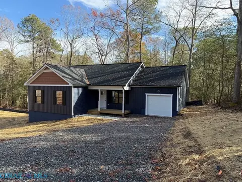161 Walnut St, Kilmarnock, VA 22482
