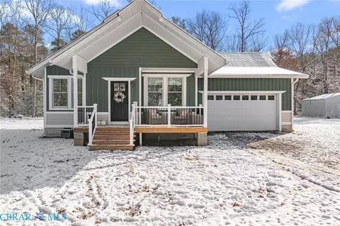 53 Braxton Corr Rd, Saluda, VA 23149