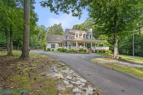 8194 Manor Dr, Gloucester, VA 23061 photo 4