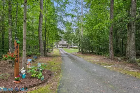 8194 Manor Dr, Gloucester, VA 23061 photo 2