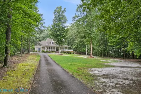 8194 Manor Dr, Gloucester, VA 23061 photo 3
