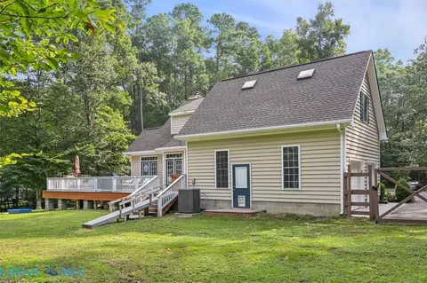 8194 Manor Dr, Gloucester, VA 23061 photo 46