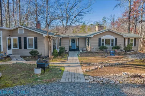 188 Holly Haven Rd, Weems, VA 22576