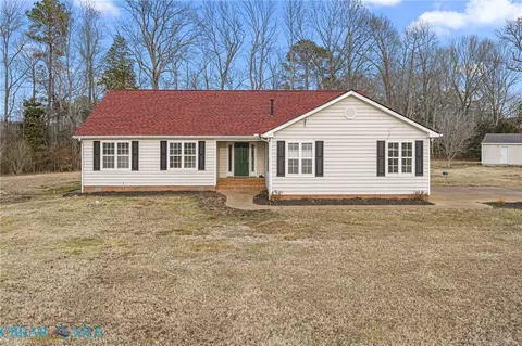 9039 Coles Landing Dr, Gloucester, VA 23061