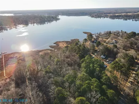 900 Ac Point Anne, Hartfield, VA 23071