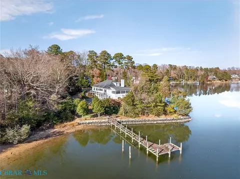 82 Binnacle Ln, Weems, VA 22576