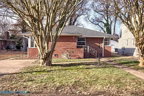 7 Suburban Pkwy, Hampton, VA 23661