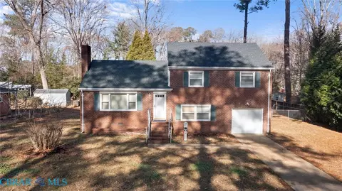 4 Garland Dr, Newport News, VA 23606