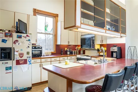 Kitchen - 6392 Main St, Gloucester, VA 23061 photo 3 of 6