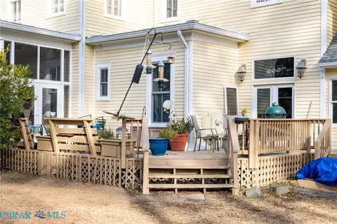 Exterior - 6392 Main St, Gloucester, VA 23061 photo 1 of 3