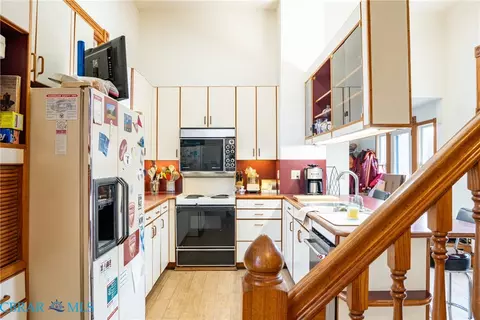 Kitchen - 6392 Main St, Gloucester, VA 23061 photo 5 of 6
