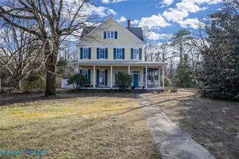 6392 Main St, Gloucester, VA 23061