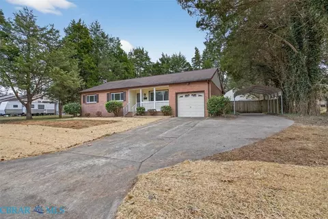 3 Roosevelt Dr, Newport News, VA 23608