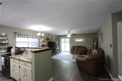 8831 Marlfield Rd, Gloucester, VA 23061 photo 2