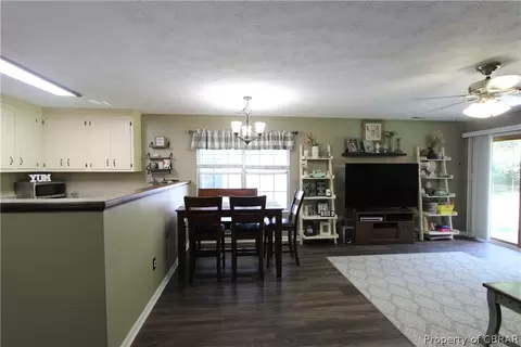 8831 Marlfield Rd, Gloucester, VA 23061 photo 3