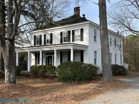 857 Gloucester Rd, Saluda, VA 23149