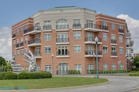 670 Town Center Dr #418, Newport News, VA 23606