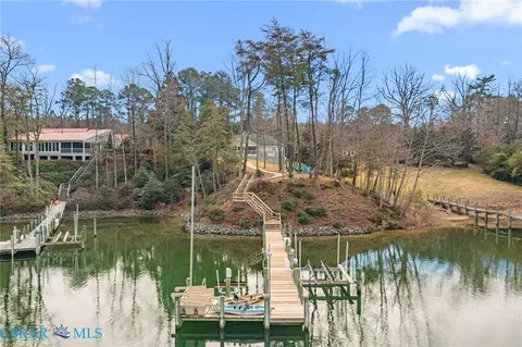 97 Currell Cove Ln, White Stone, VA 22578
