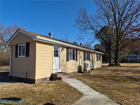 65 Duck Pond Ln, Hudgins, VA 23076