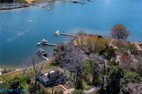 391 Steamboat Rd, Irvington, VA 22480