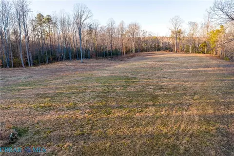 9744 Runninghorse Ln, Gloucester, VA 23061 photo 6