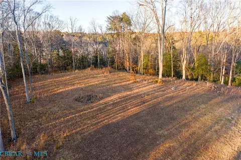 9744 Runninghorse Ln, Gloucester, VA 23061 photo 7