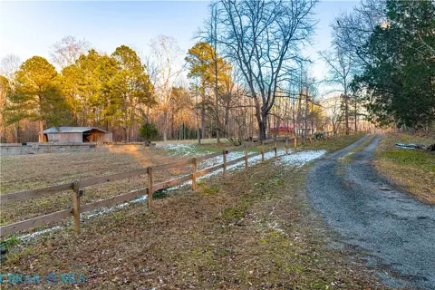 9744 Runninghorse Ln, Gloucester, VA 23061 photo 14