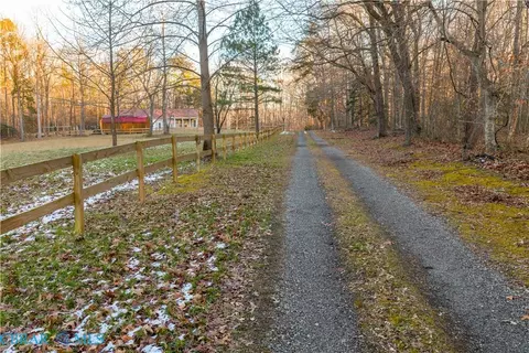 9744 Runninghorse Ln, Gloucester, VA 23061 photo 15