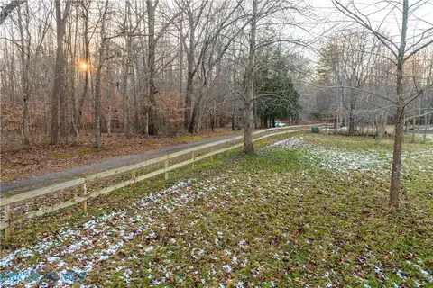 9744 Runninghorse Ln, Gloucester, VA 23061 photo 2